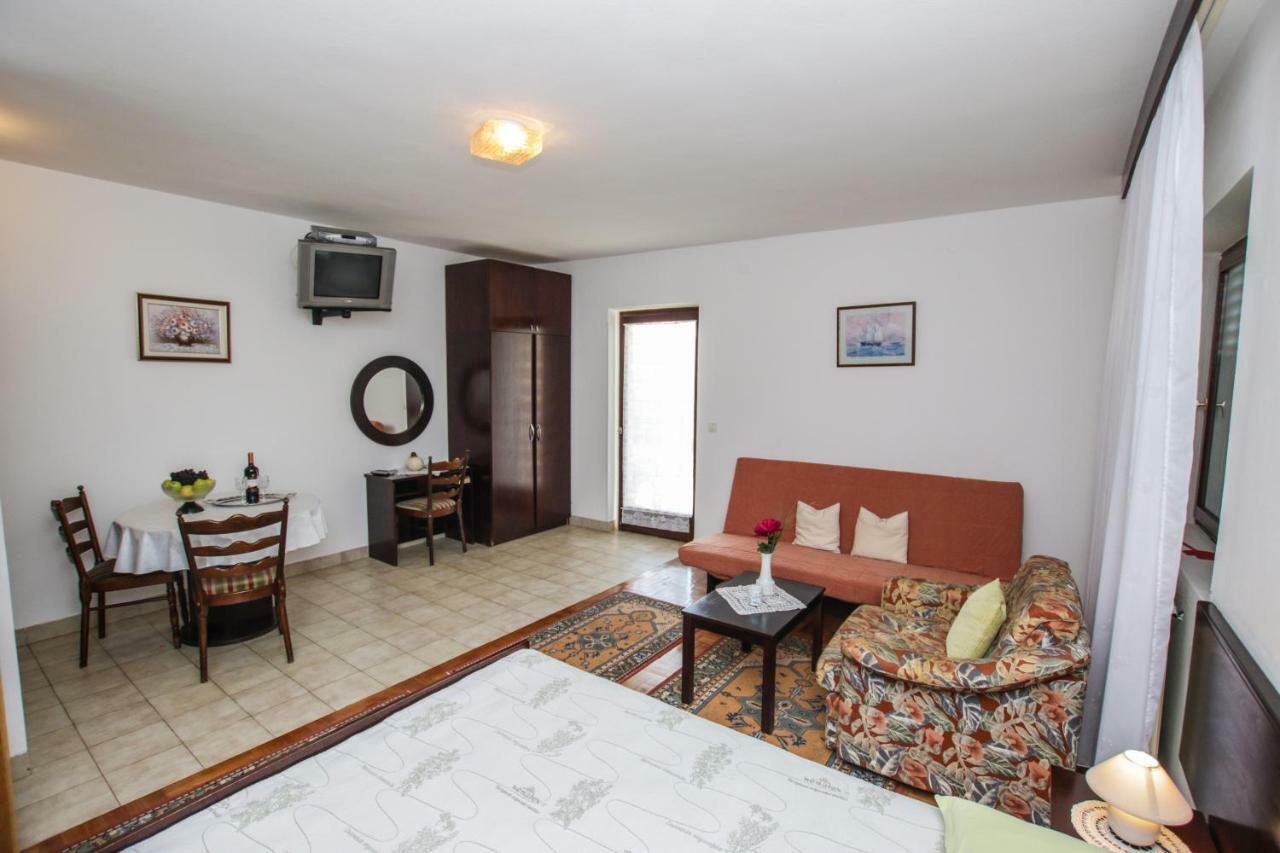 Apartmani Janja Porec Exterior photo